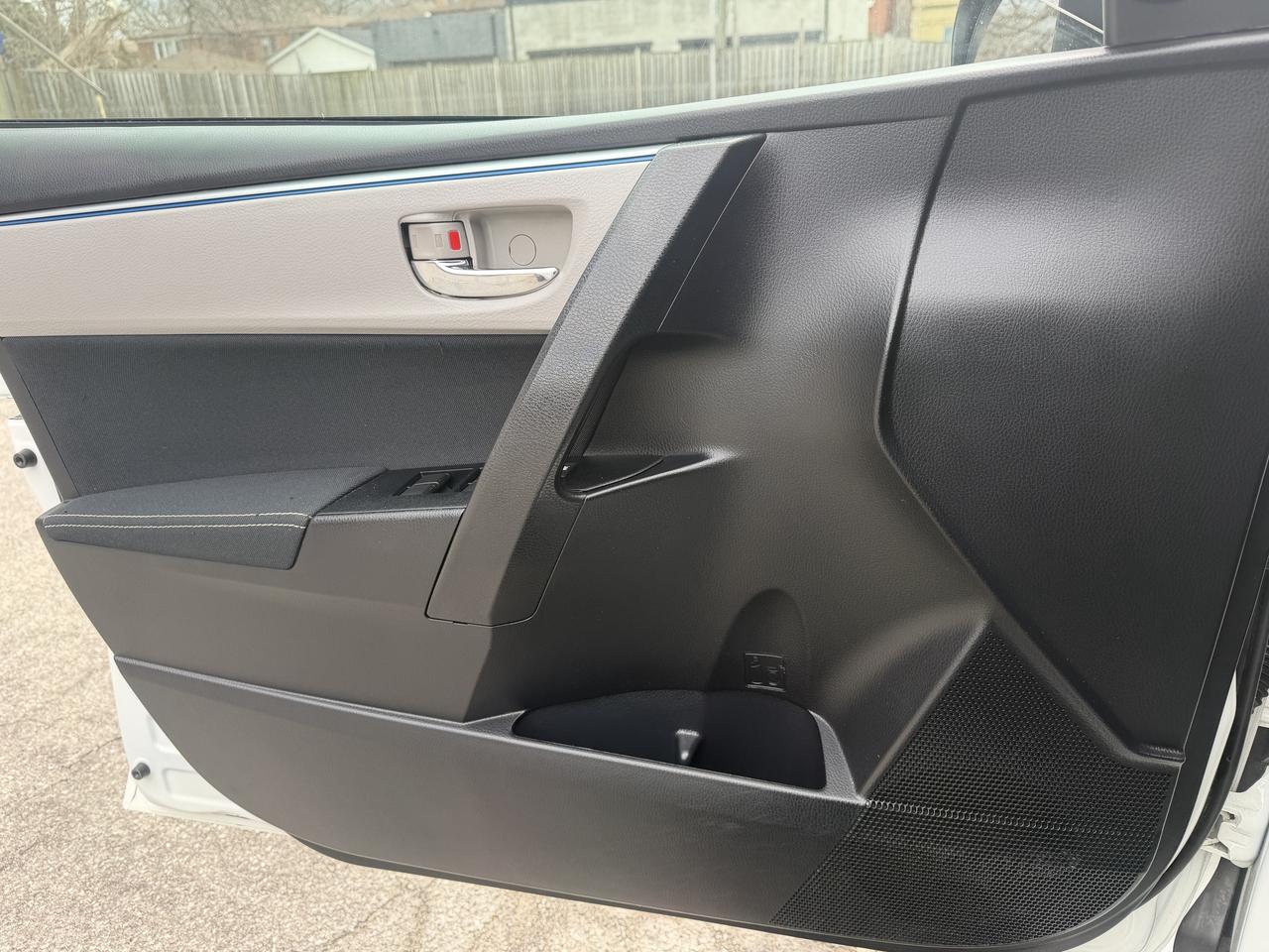 2016 Toyota Corolla LE / ONE OWNER / 79423 KM!!! / CAR FAX CLEAN / Photo