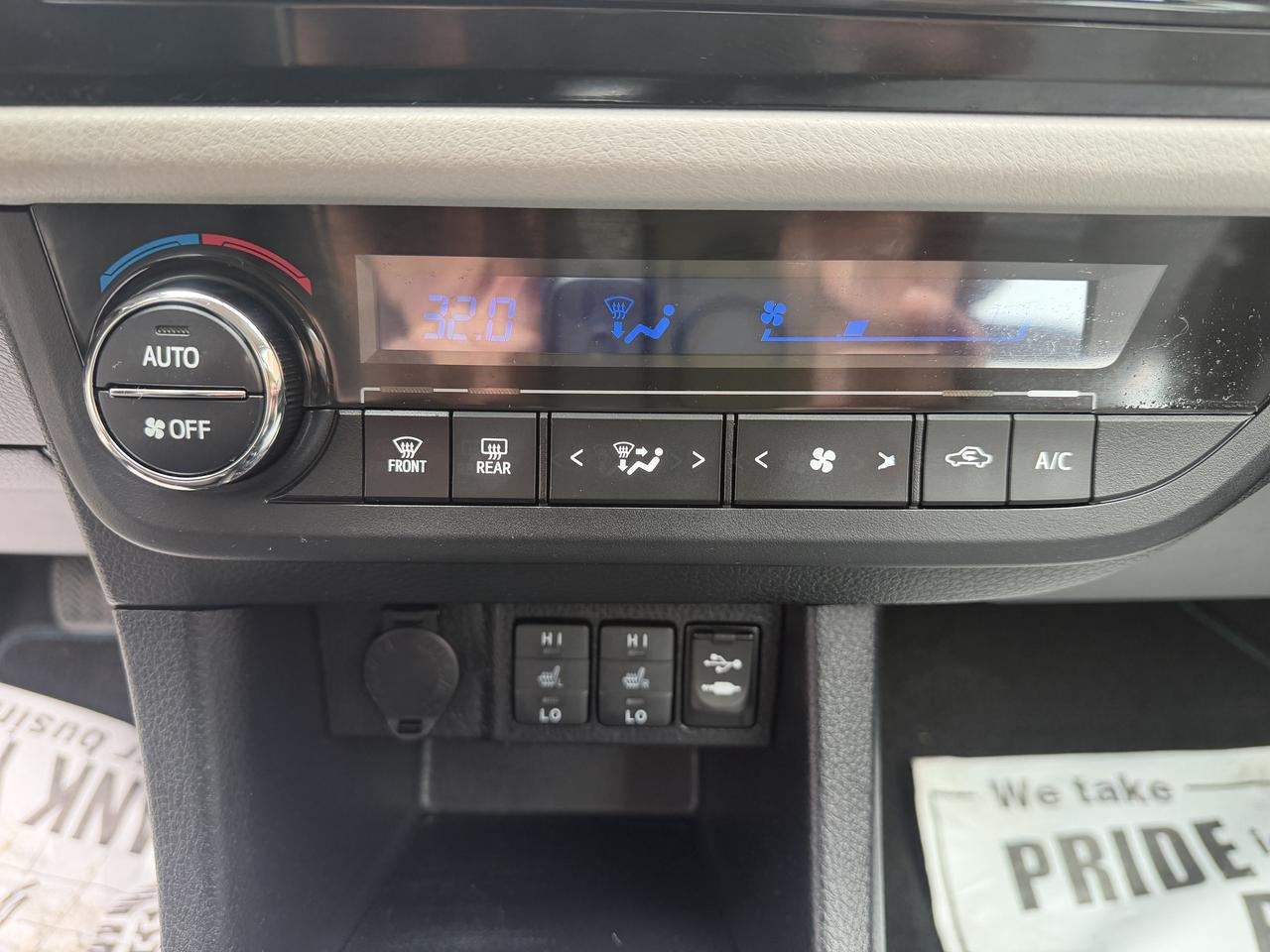 2016 Toyota Corolla LE / ONE OWNER / 79423 KM!!! / CAR FAX CLEAN / Photo