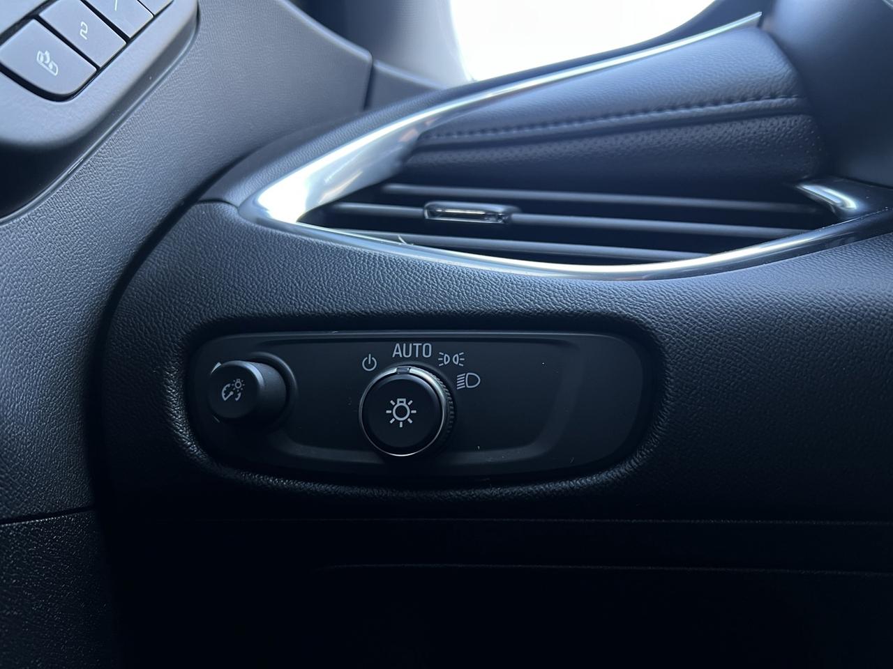 2020 Chevrolet Malibu Premier 2.0T   Leather   Htd Rear Seats   Ventilat Photo