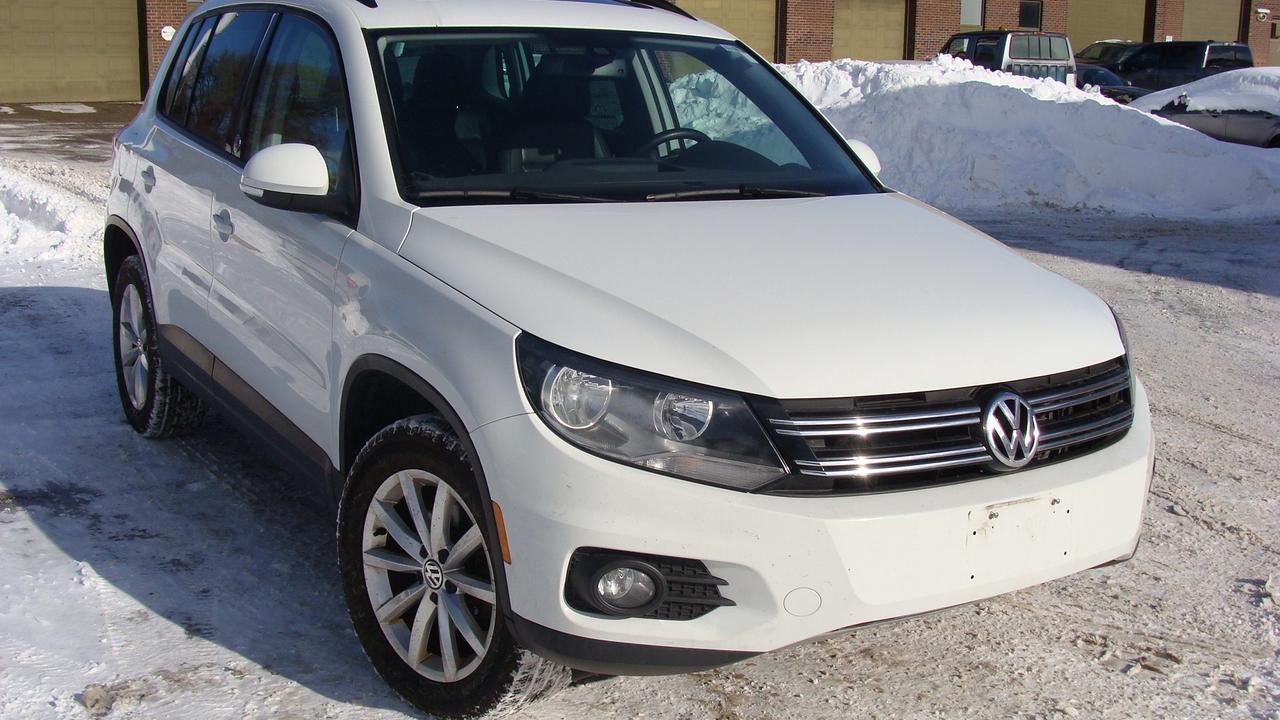 2017 Volkswagen Tiguan 4MOTION 4dr Wolfsburg Edition*Excellent Condition! Photo3