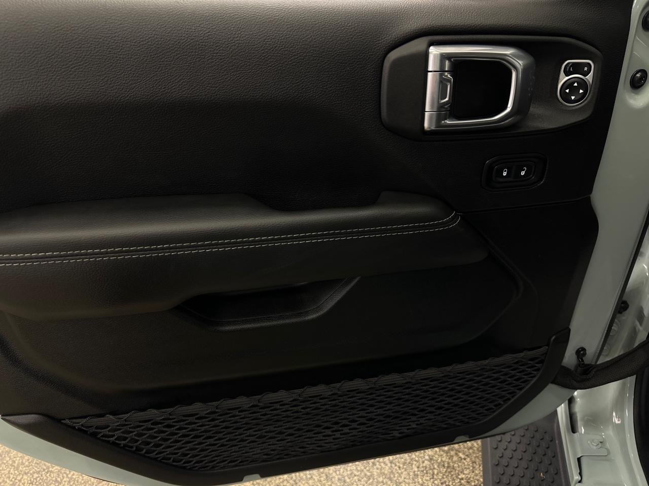 2023 Jeep Wrangler SAHARA 4DR 4X4 Photo