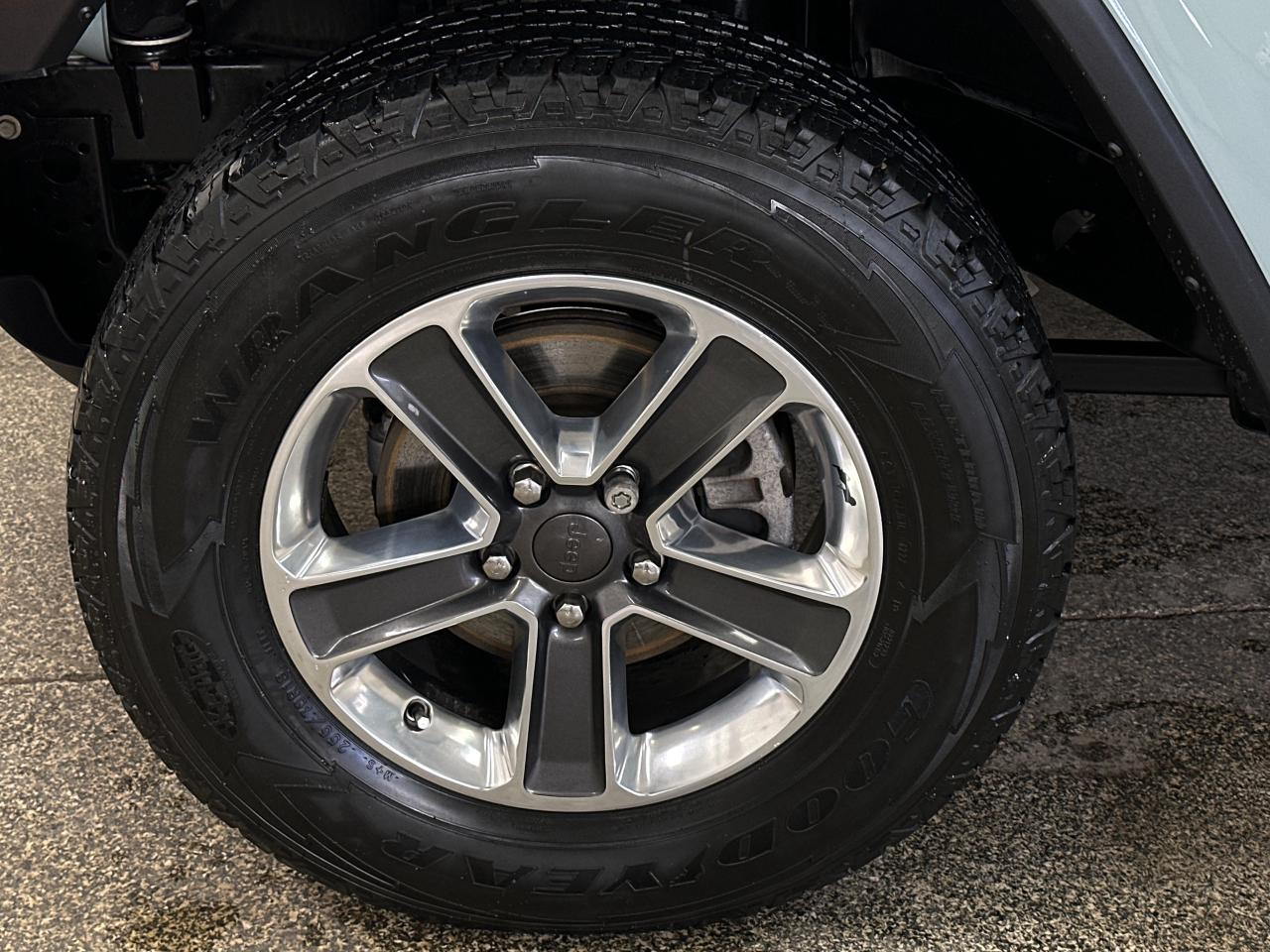 2023 Jeep Wrangler SAHARA 4DR 4X4 Photo