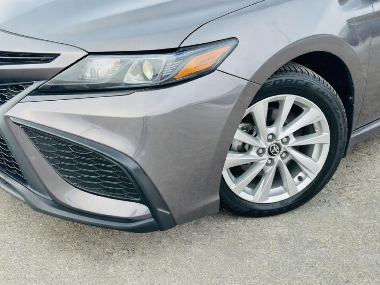 2023 Toyota Camry SE Photo2