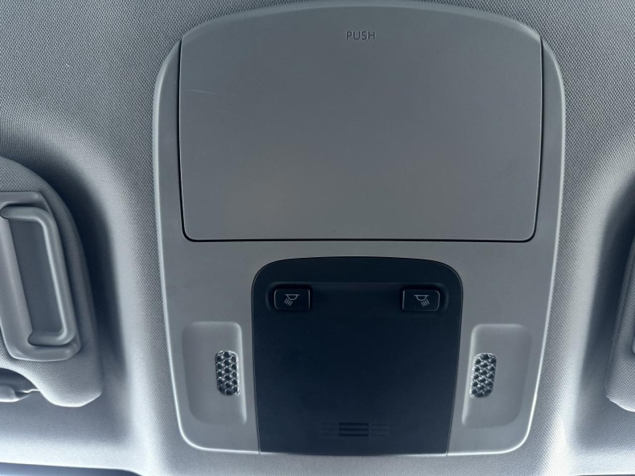 2023 Toyota Camry SE Photo