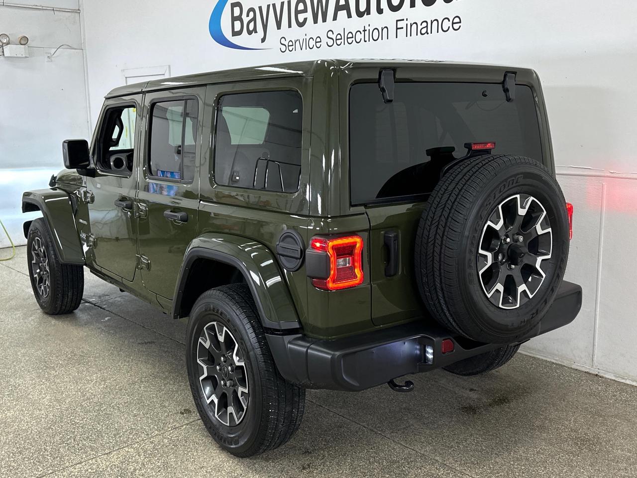 2024 Jeep Wrangler Sahara SAHARA PAINTED TOP/WIDESCREEN/OFF 1 OWNER LEASE! Photo