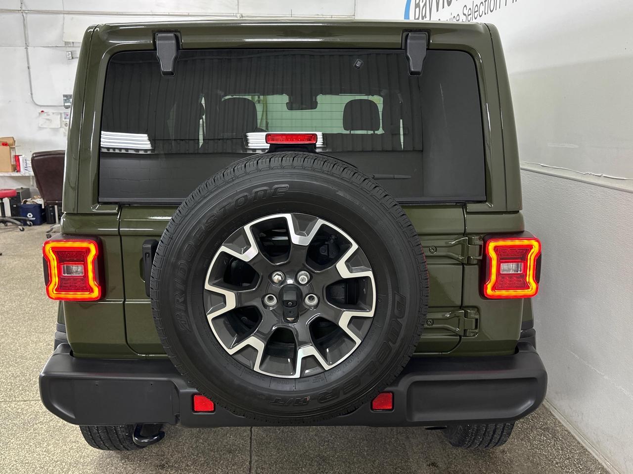 2024 Jeep Wrangler Sahara SAHARA PAINTED TOP/WIDESCREEN/OFF 1 OWNER LEASE! Photo