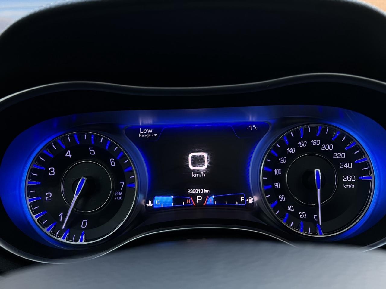 2015 Chrysler 300 C   Leather   Pano Roof   Alloys Photo