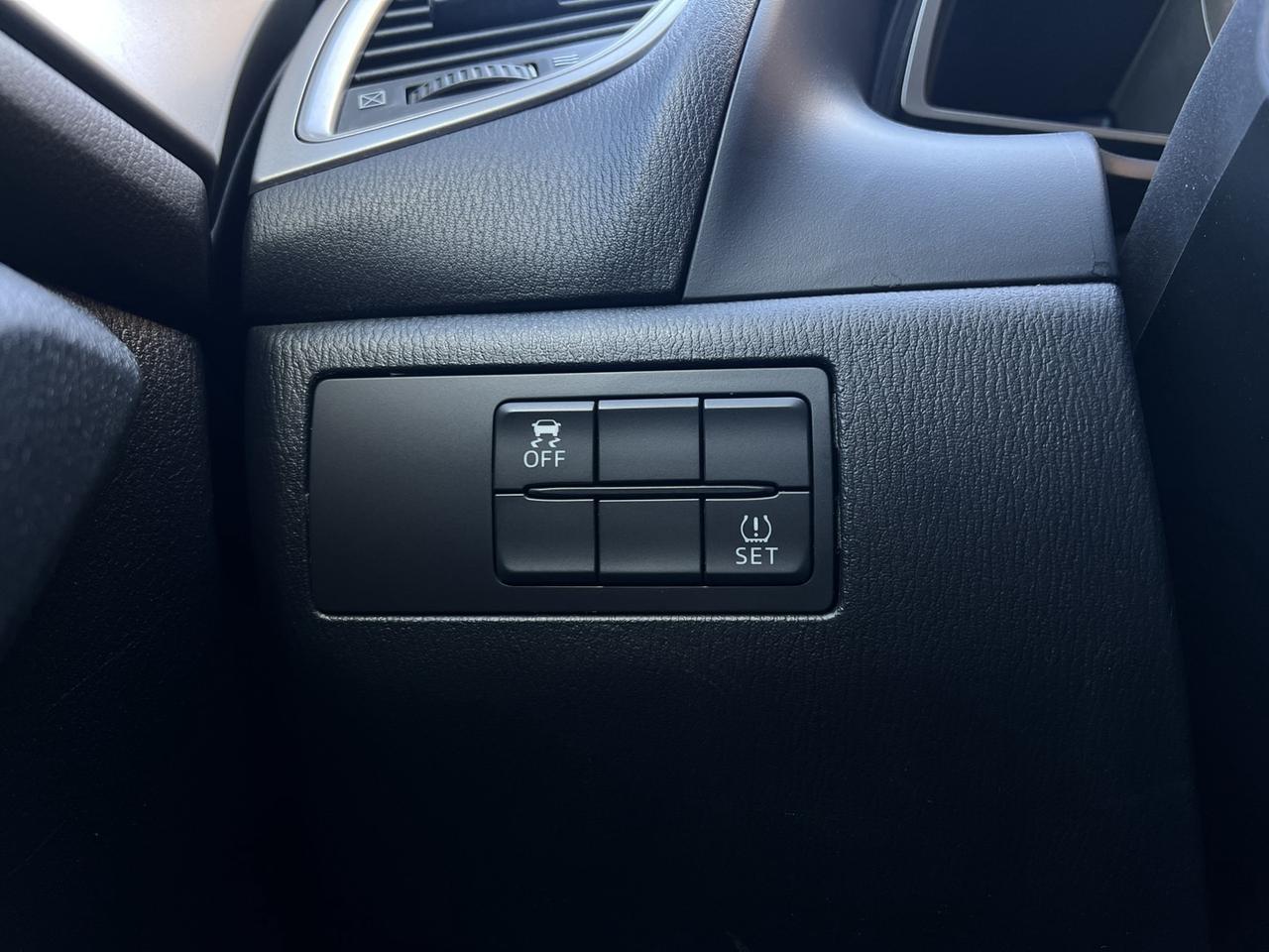 2018 Mazda MAZDA3 GS   Htd Steering   Htd Seats   Blind Spot Photo