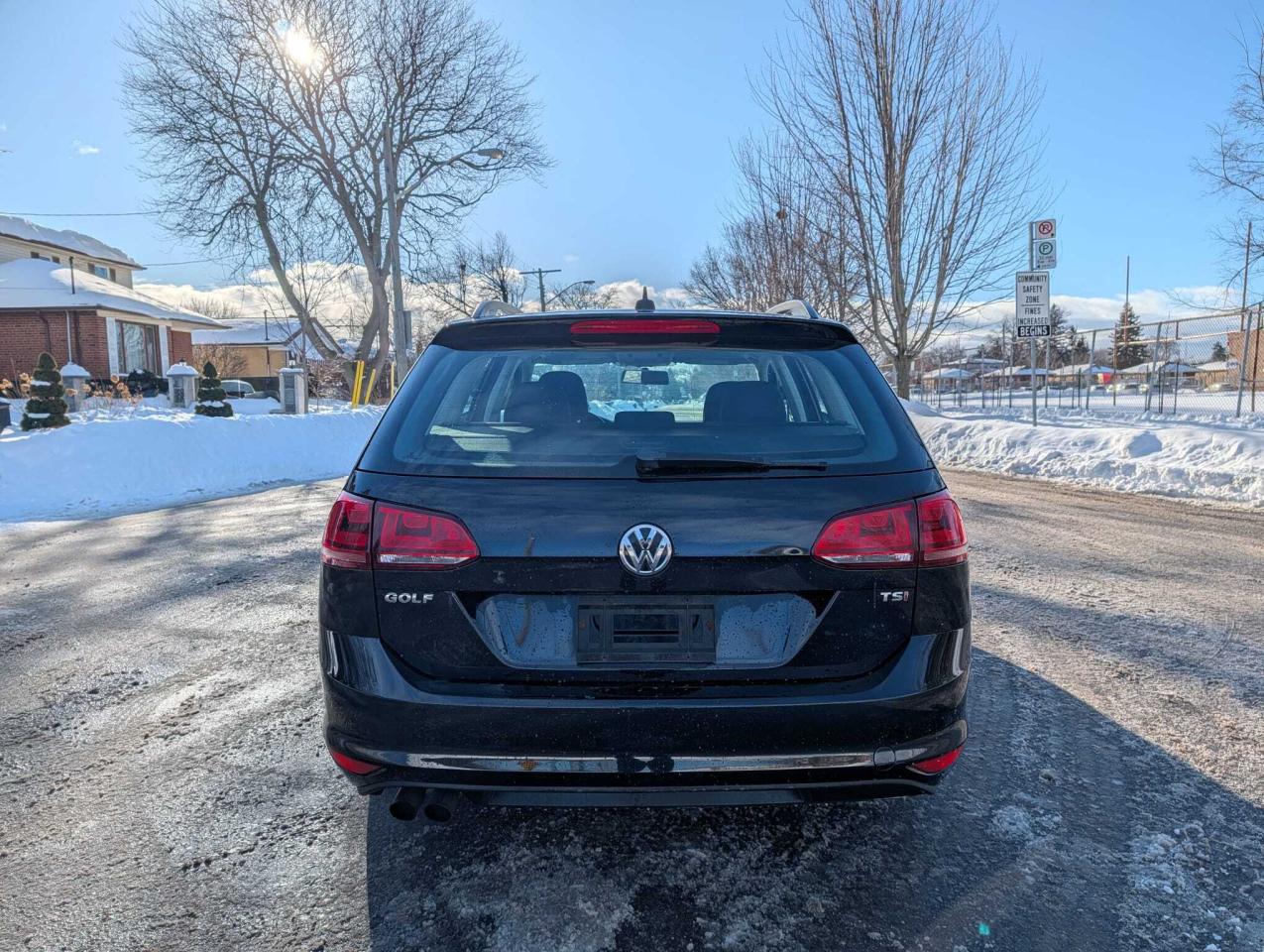 2015 Volkswagen Golf SportWagen 4dr Auto 1.8 TSI Trendline Photo