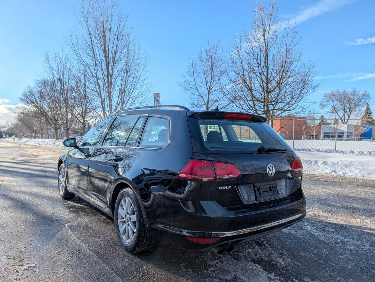 2015 Volkswagen Golf SportWagen 4dr Auto 1.8 TSI Trendline Photo