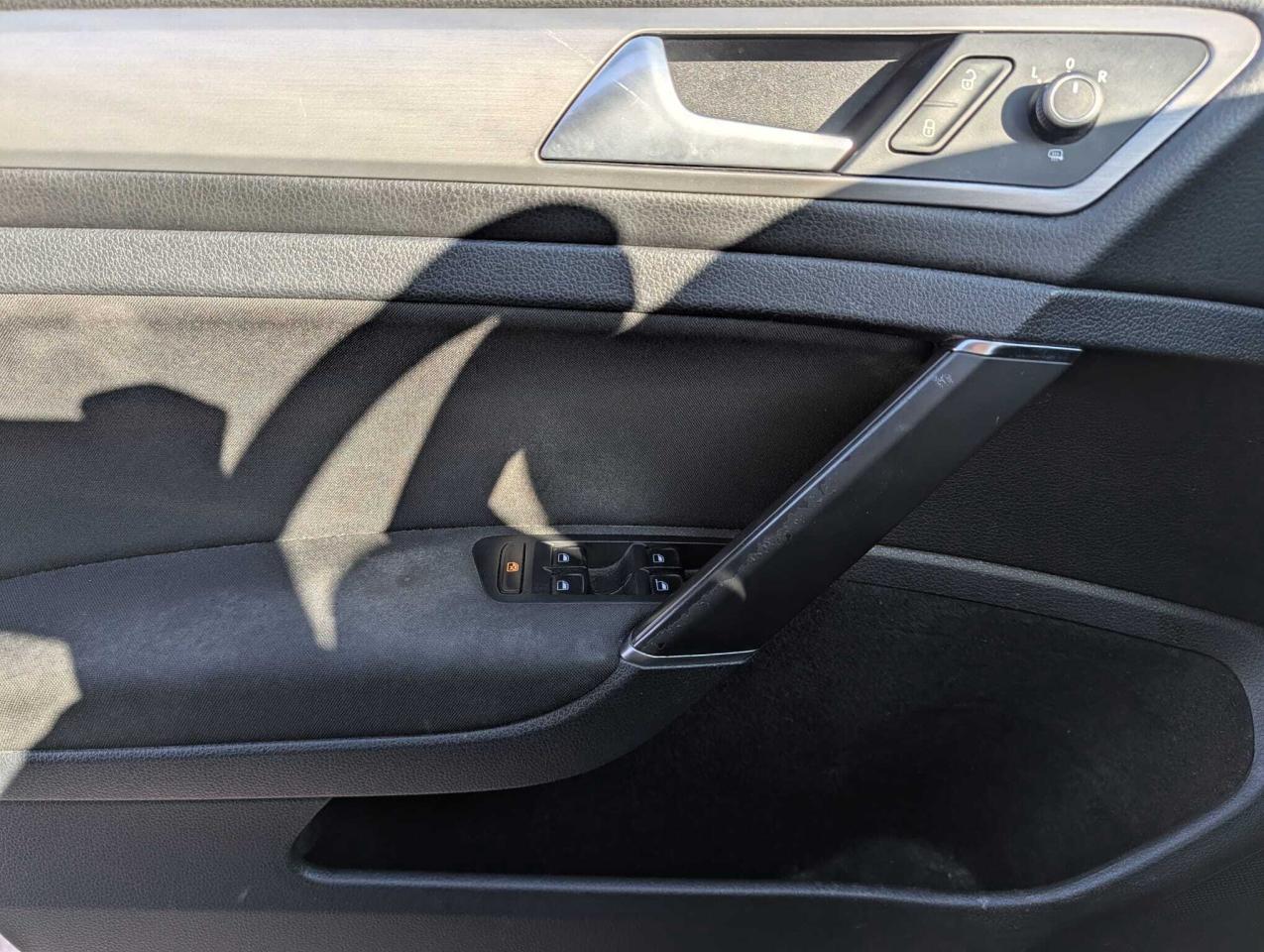 2015 Volkswagen Golf SportWagen 4dr Auto 1.8 TSI Trendline Photo