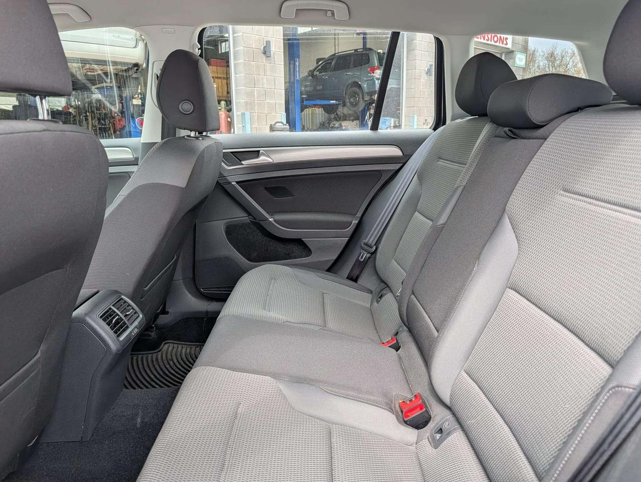 2015 Volkswagen Golf SportWagen 4dr Auto 1.8 TSI Trendline Photo