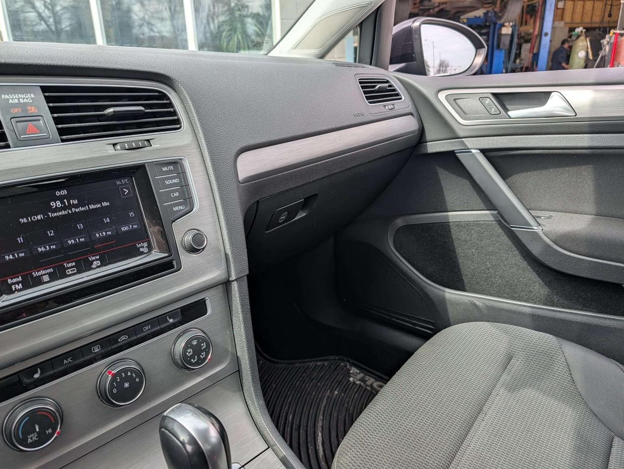 2015 Volkswagen Golf SportWagen 4dr Auto 1.8 TSI Trendline Photo