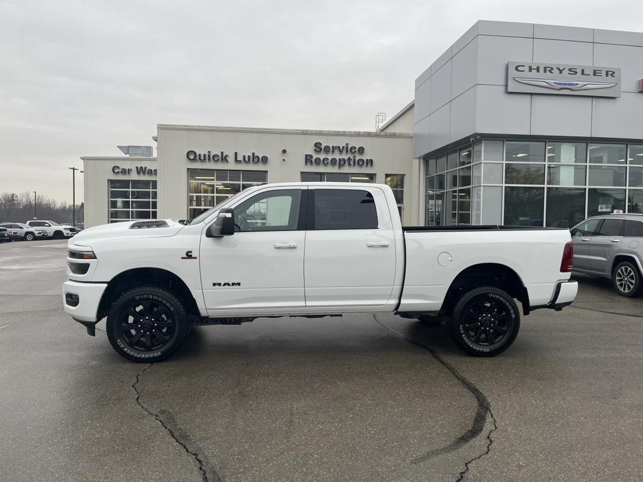 2025 RAM 2500 LARAMIE 4x4 Crew Cab 6'4 Box Photo2