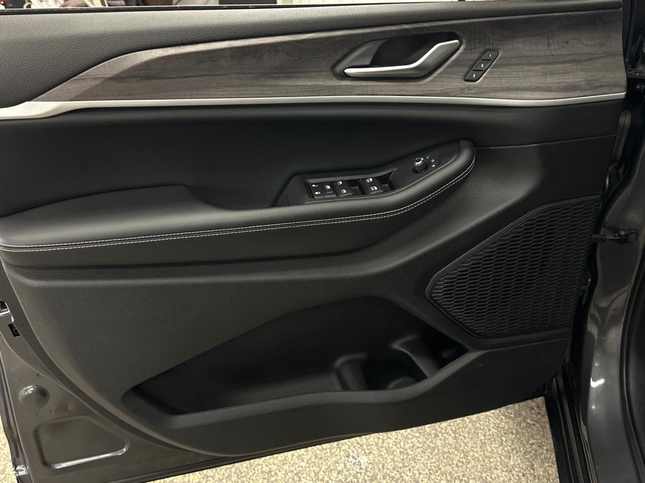 2024 Jeep Grand Cherokee Limited 4dr 4x4 Photo