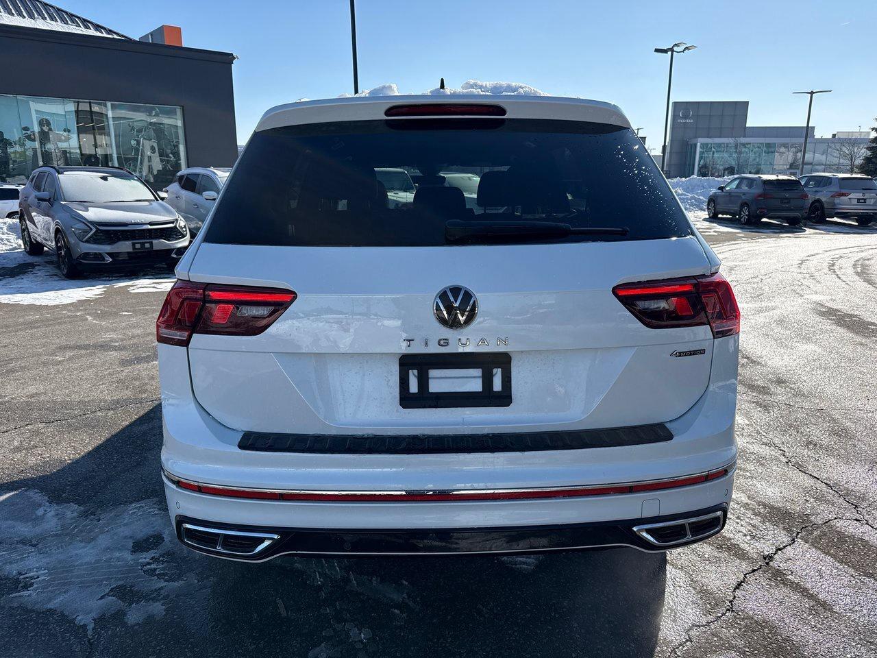 2022 Volkswagen Tiguan Highline 2.0T 8sp at w/Tip 4M Leather Seats  Alloy Photo