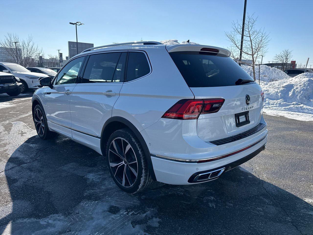 2022 Volkswagen Tiguan Highline 2.0T 8sp at w/Tip 4M Leather Seats  Alloy Photo