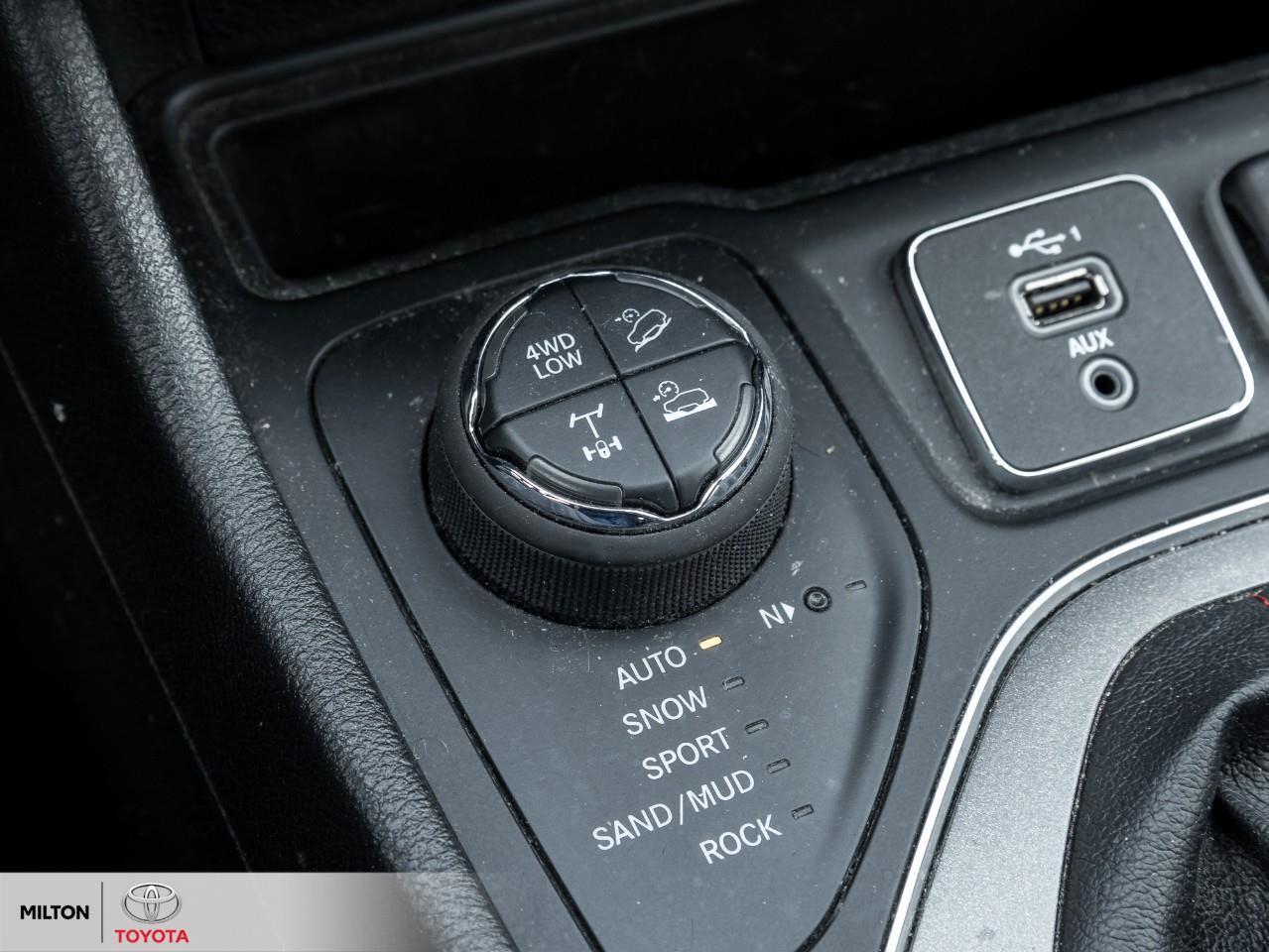 2020 Jeep Cherokee ALPINE SPEAKERS NAVIGATION LEATHER 8.4 SCREEN PANO Photo