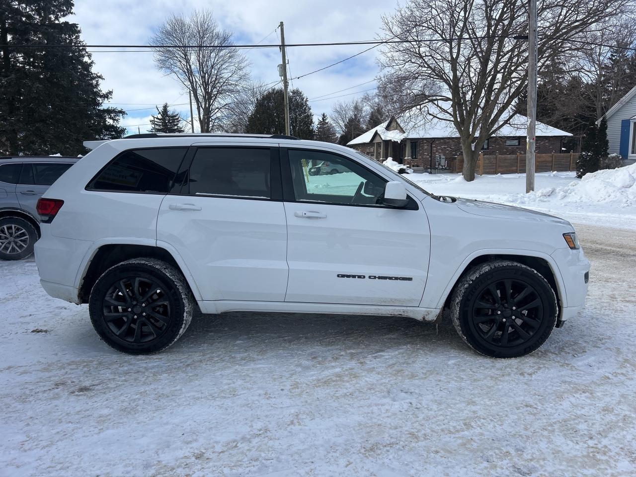 2021 Jeep Grand Cherokee Altitude  4X4  ** LEATHER ** NAVIGATION ** Photo