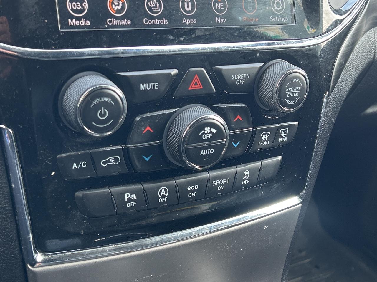 2021 Jeep Grand Cherokee Altitude  4X4  ** LEATHER ** NAVIGATION ** Photo