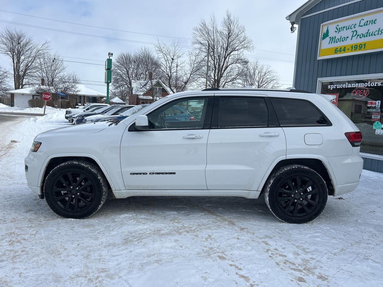2021 Jeep Grand Cherokee Altitude  4X4  ** LEATHER ** NAVIGATION ** Photo