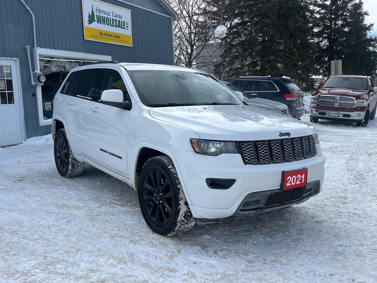 2021 Jeep Grand Cherokee Altitude  4X4  ** LEATHER ** NAVIGATION ** Photo