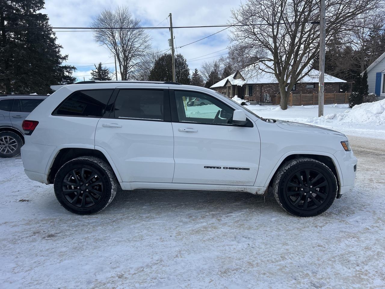 2021 Jeep Grand Cherokee Altitude  4X4  ** LEATHER ** NAVIGATION ** Photo