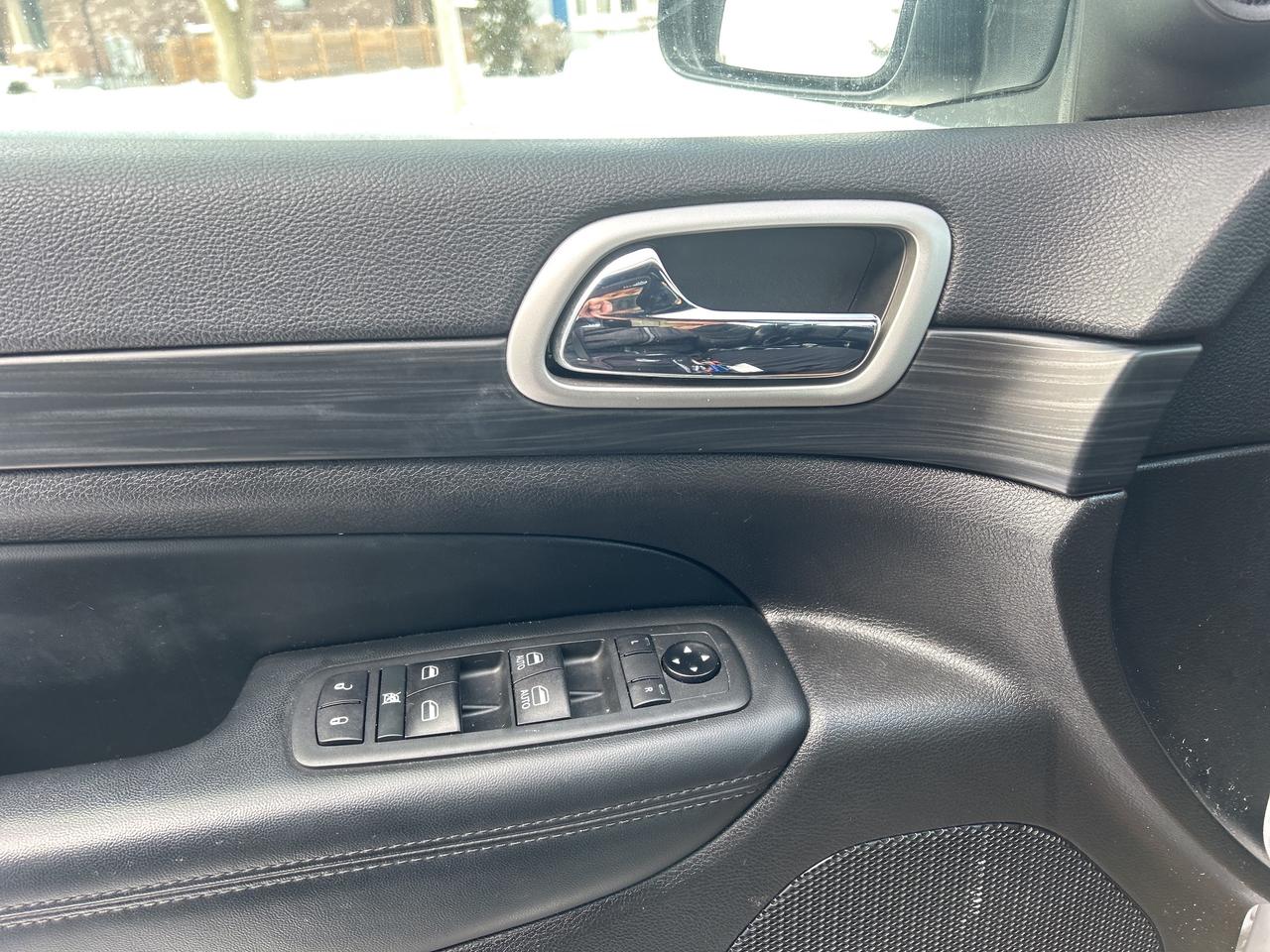 2021 Jeep Grand Cherokee Altitude  4X4  ** LEATHER ** NAVIGATION ** Photo