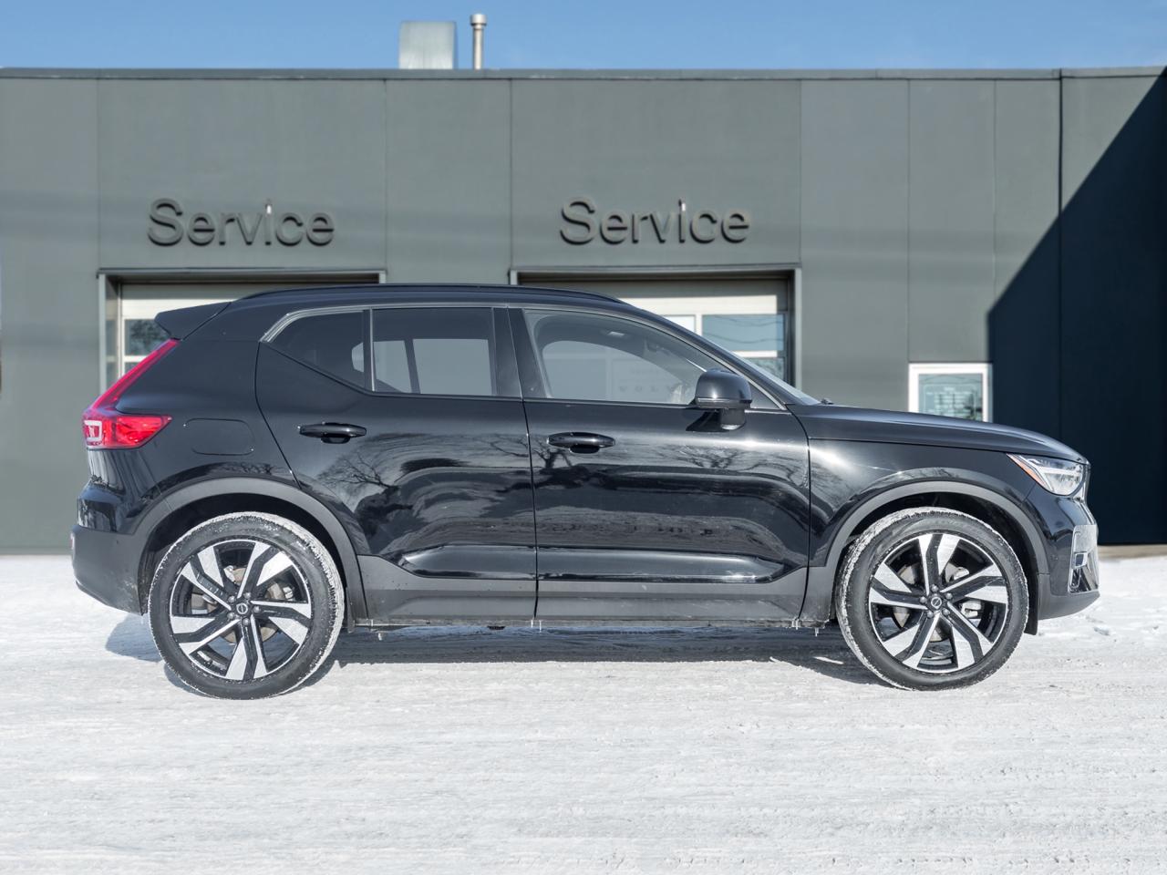 2025 Volvo XC40 B5 AWD PLUS  20" ALLOY WHEELS  CLIMATE PACK  CPO Photo