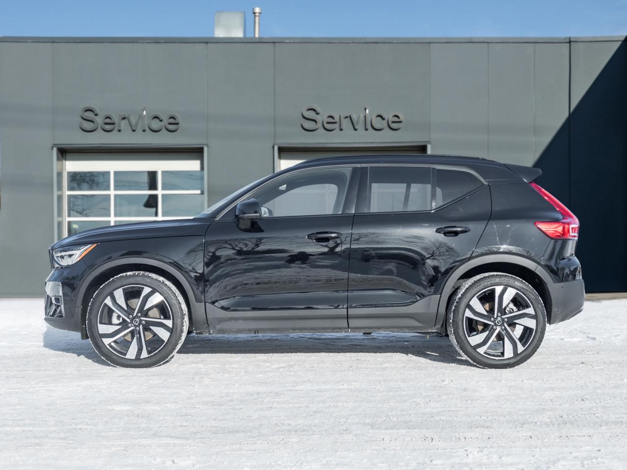 2025 Volvo XC40 B5 AWD PLUS  20" ALLOY WHEELS  CLIMATE PACK  CPO Photo2