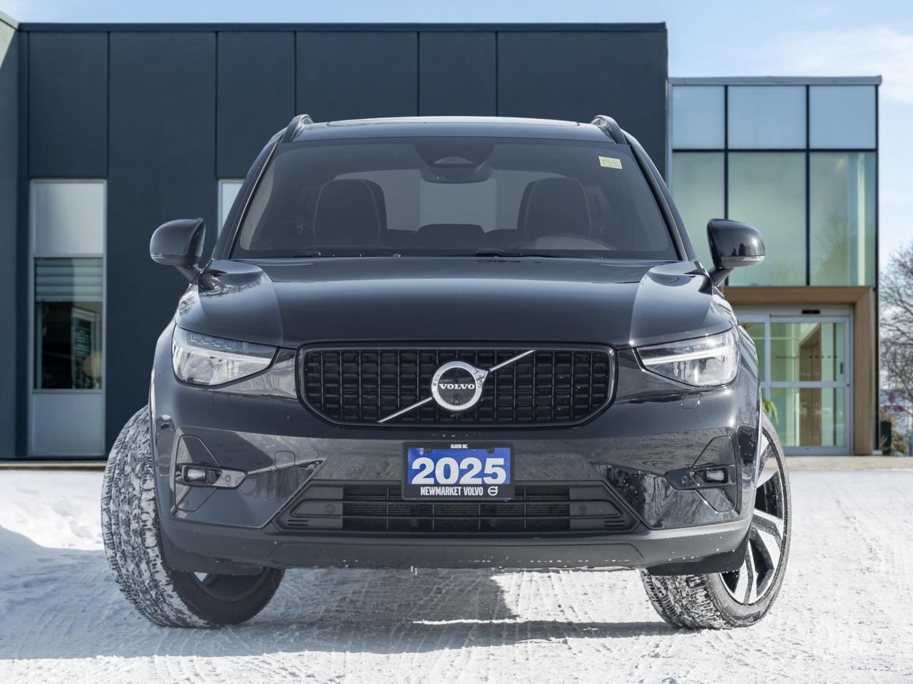 2025 Volvo XC40 B5 AWD PLUS  20" ALLOY WHEELS  CLIMATE PACK  CPO Photo