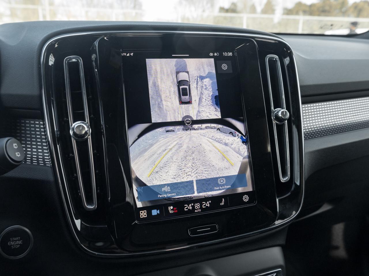 2025 Volvo XC40 B5 AWD PLUS  20" ALLOY WHEELS  CLIMATE PACK  CPO Photo