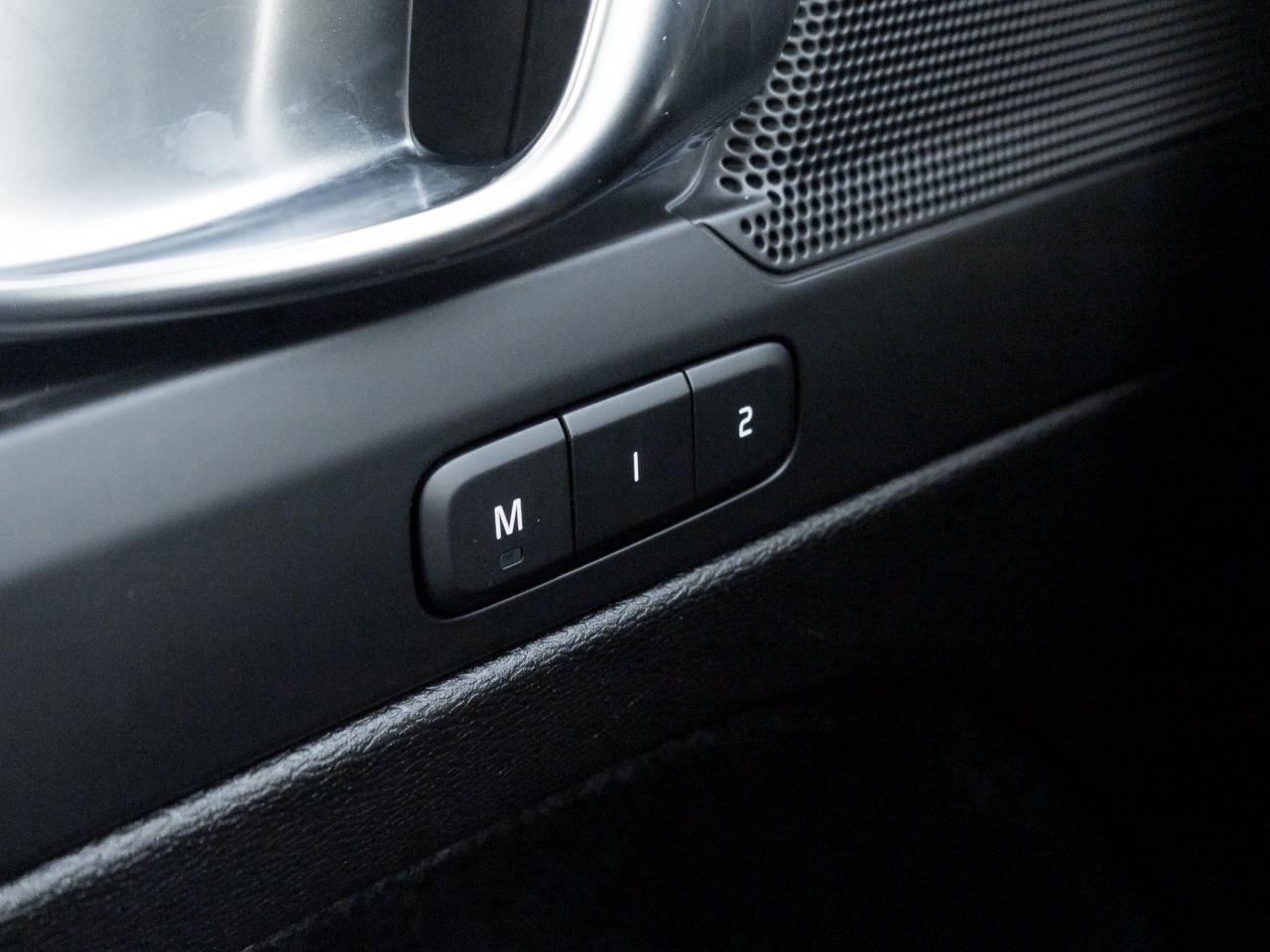 2025 Volvo XC40 B5 AWD PLUS  20" ALLOY WHEELS  CLIMATE PACK  CPO Photo