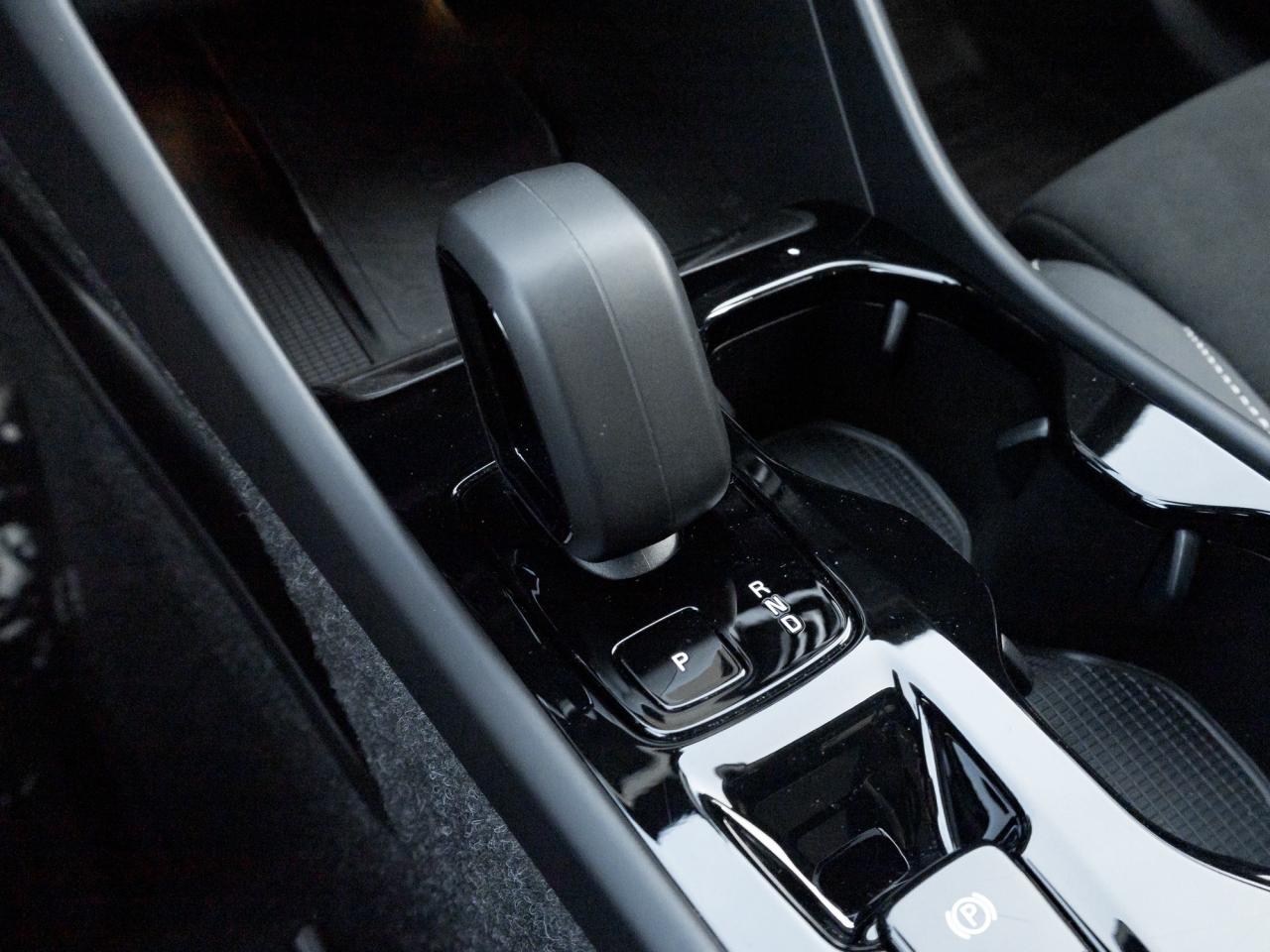 2025 Volvo XC40 B5 AWD PLUS  20" ALLOY WHEELS  CLIMATE PACK  CPO Photo