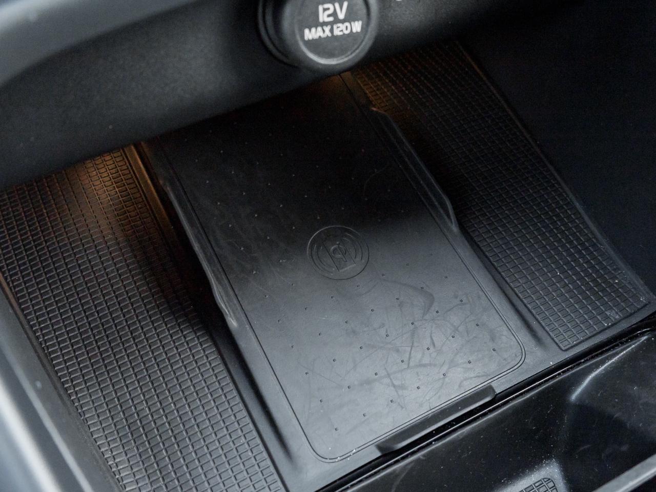 2025 Volvo XC40 B5 AWD PLUS  20" ALLOY WHEELS  CLIMATE PACK  CPO Photo