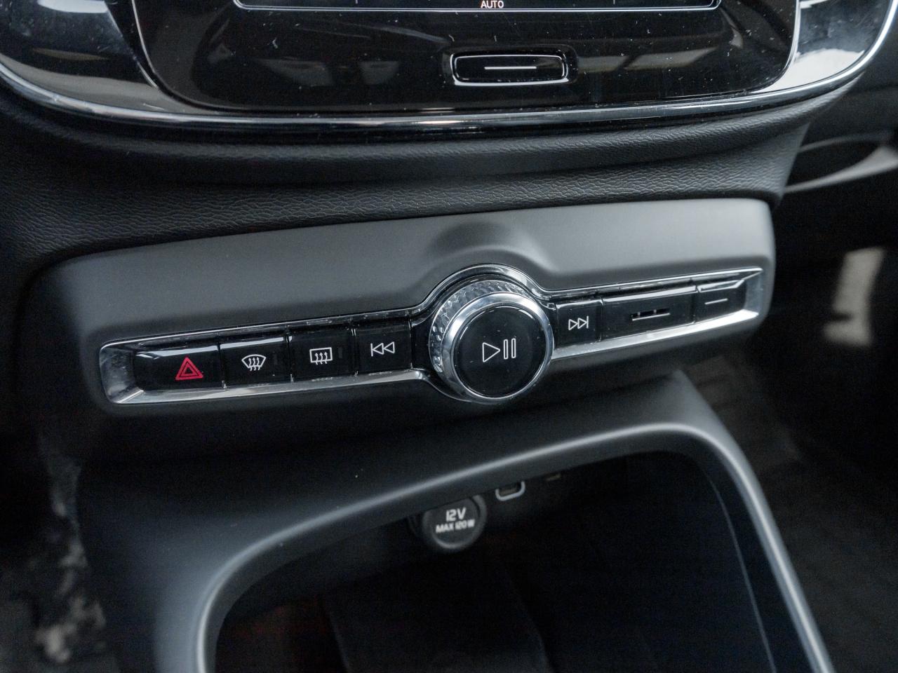 2025 Volvo XC40 B5 AWD PLUS  20" ALLOY WHEELS  CLIMATE PACK  CPO Photo