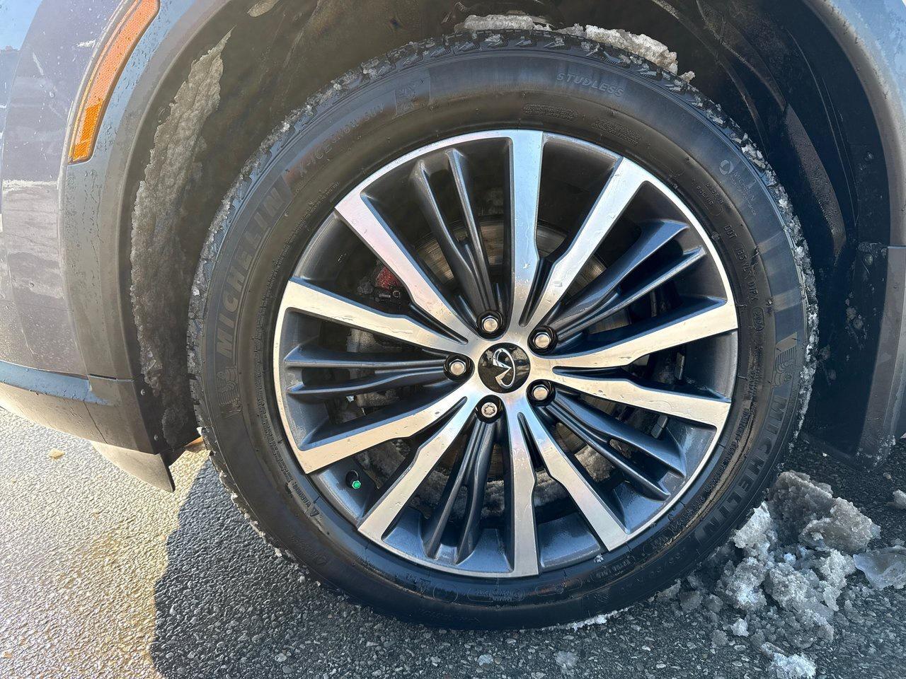 2023 Infiniti QX60 AWD Sensory Snow Tires  Alloy Wheels  Panoramic Ro Photo