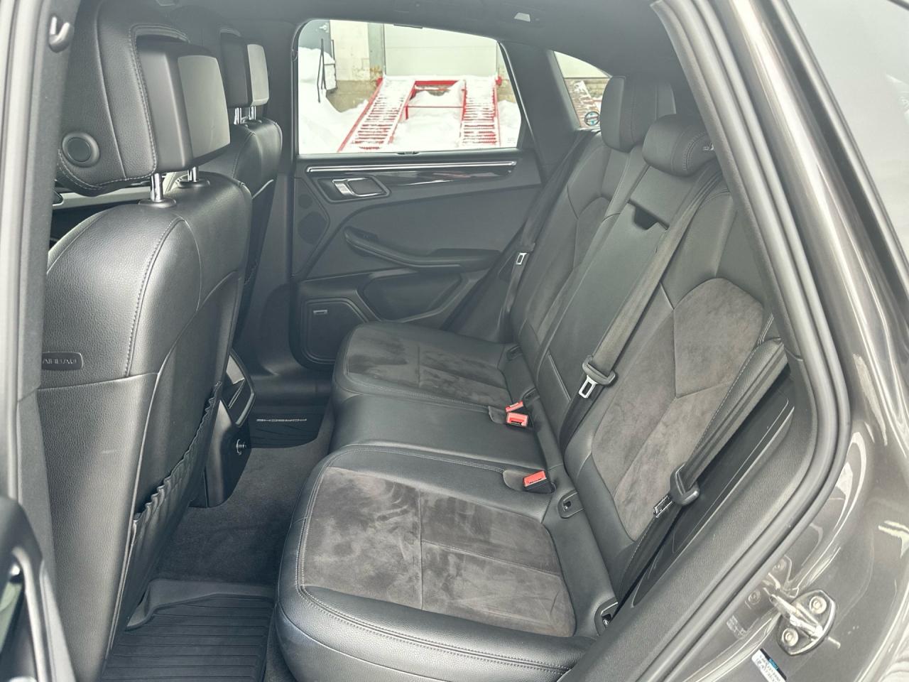 2015 Porsche Macan AWD ~ S ~ LOW KM ~ SERVICE RECORDS ~ CERTIFIED Photo