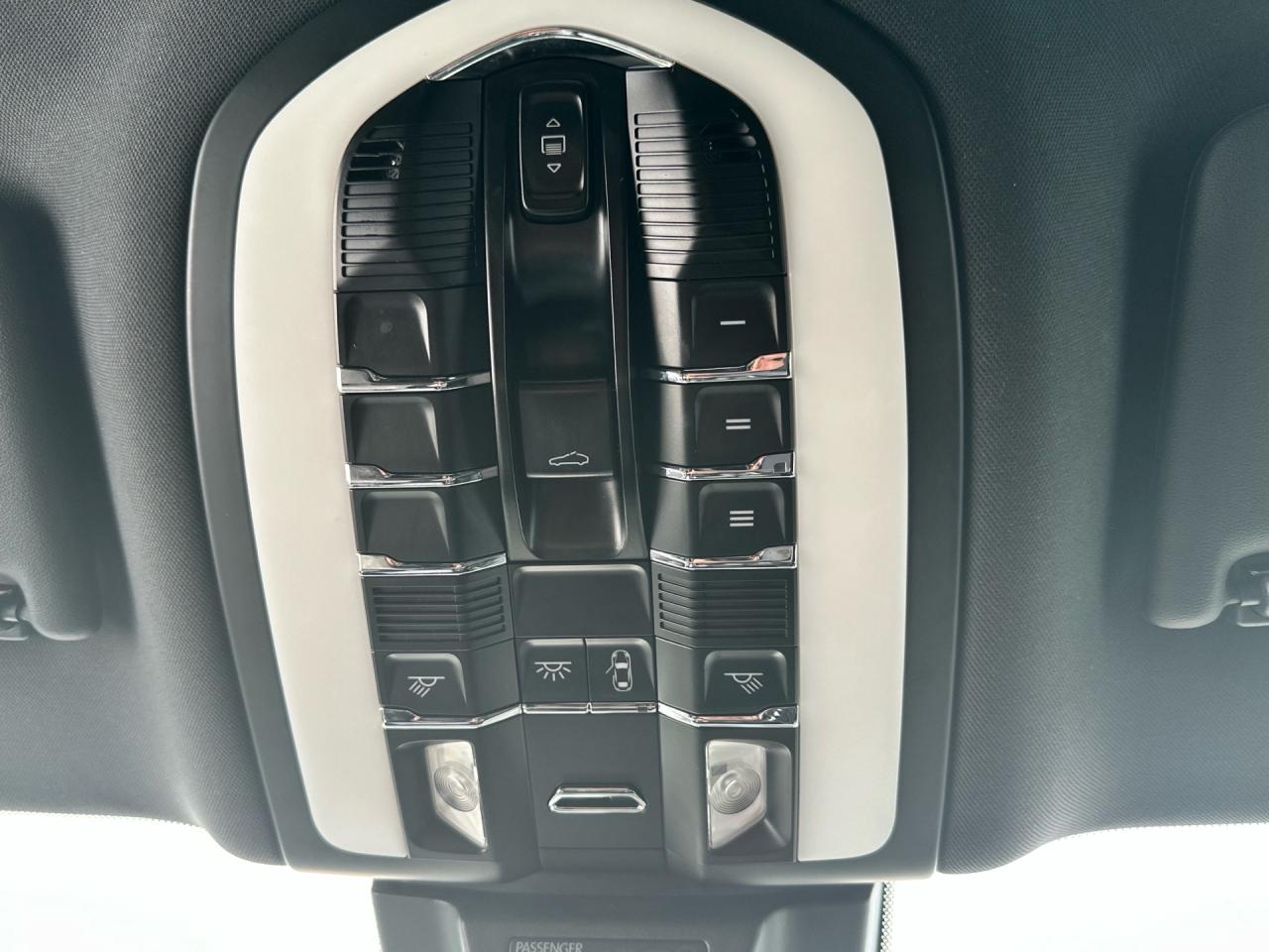 2015 Porsche Macan AWD ~ S ~ LOW KM ~ SERVICE RECORDS ~ CERTIFIED Photo