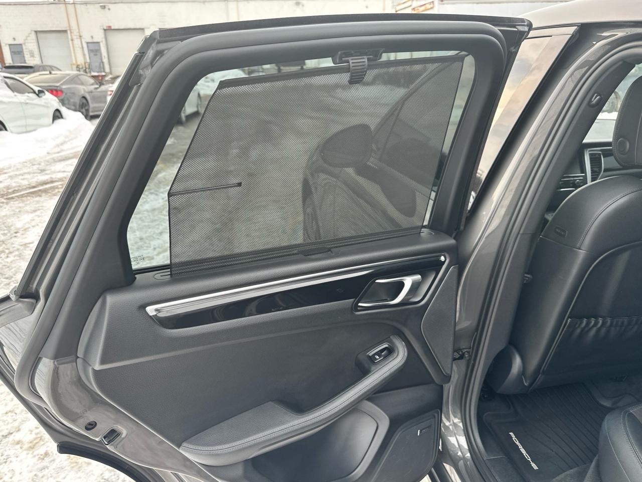 2015 Porsche Macan AWD ~ S ~ LOW KM ~ SERVICE RECORDS ~ CERTIFIED Photo