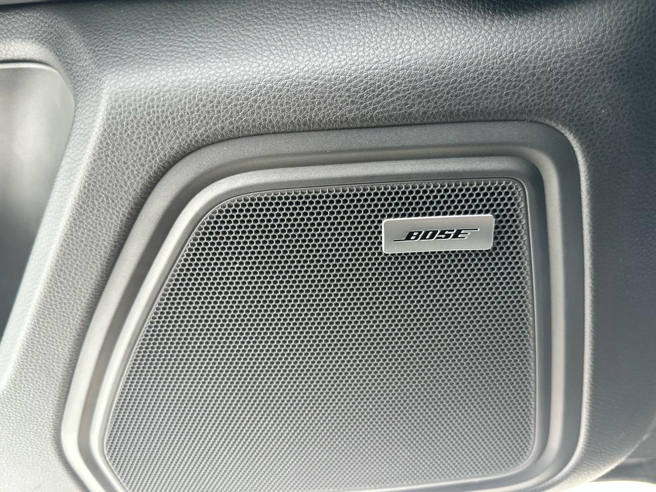 2015 Porsche Macan AWD ~ S ~ LOW KM ~ SERVICE RECORDS ~ CERTIFIED Photo