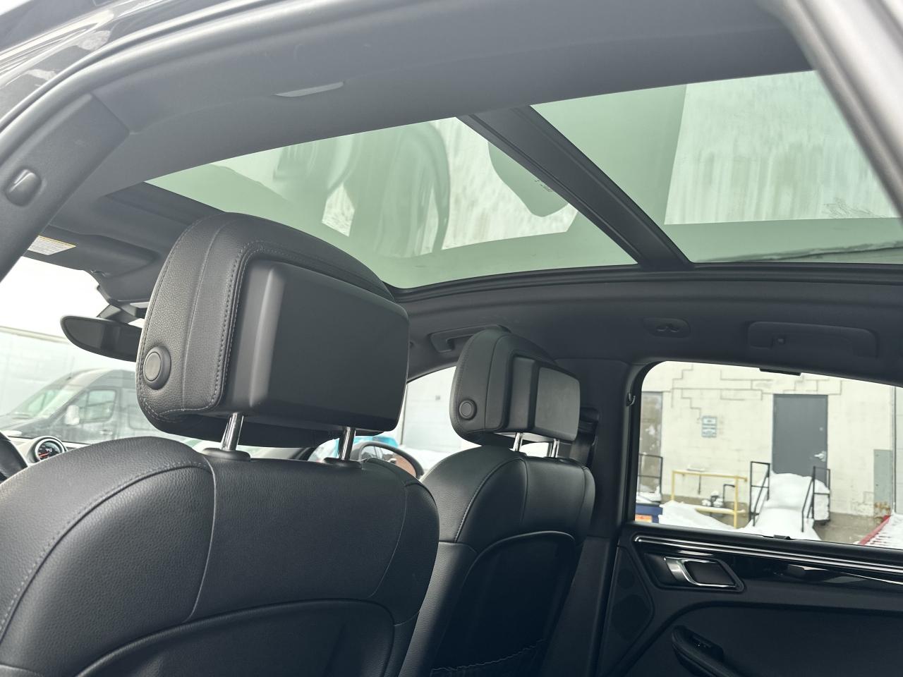 2015 Porsche Macan AWD ~ S ~ LOW KM ~ SERVICE RECORDS ~ CERTIFIED Photo