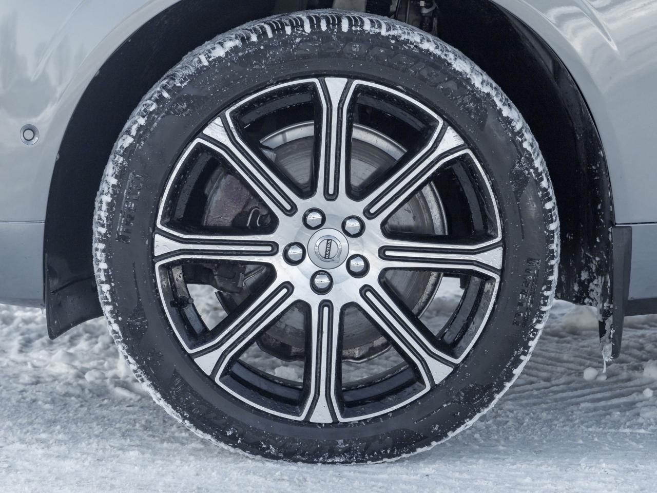 2020 Volvo XC60 Recharge T8  Plug-In Hybrid Inscription TRADE IN VOLVO CPO Photo