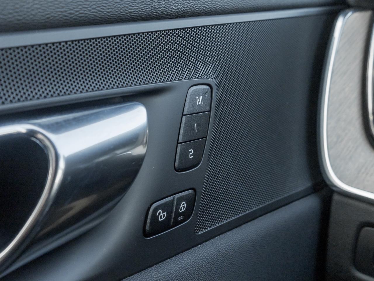 2020 Volvo XC60 Recharge T8  Plug-In Hybrid Inscription TRADE IN VOLVO CPO Photo