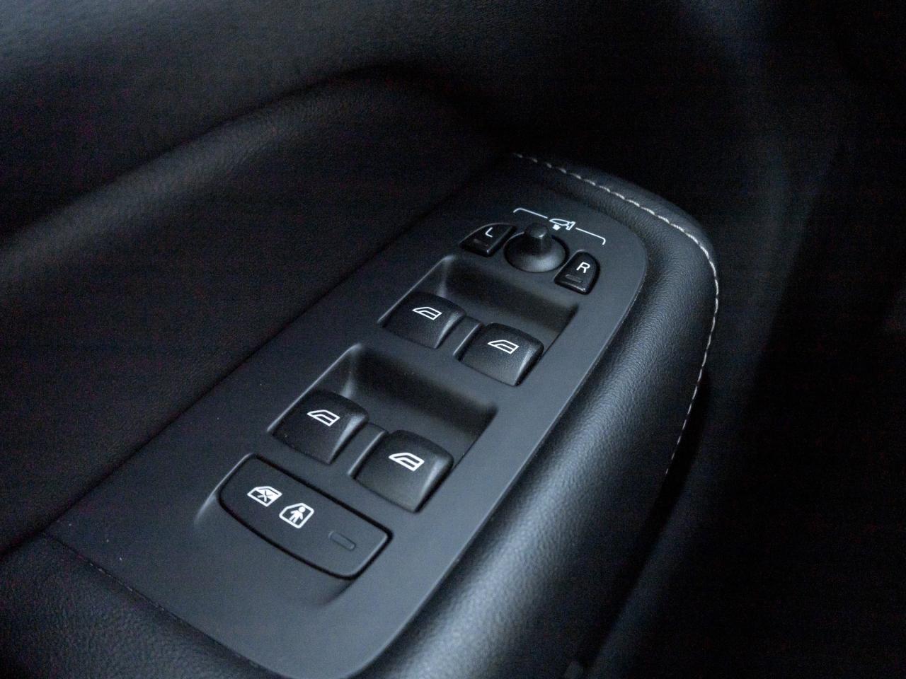 2020 Volvo XC60 Recharge T8  Plug-In Hybrid Inscription TRADE IN VOLVO CPO Photo