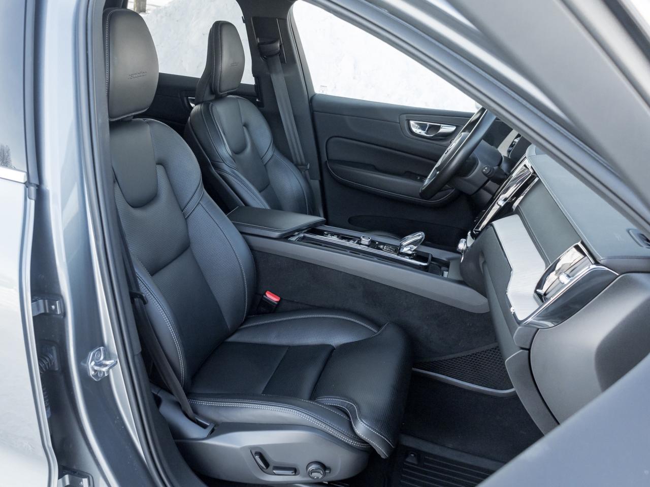 2020 Volvo XC60 Recharge T8  Plug-In Hybrid Inscription TRADE IN VOLVO CPO Photo