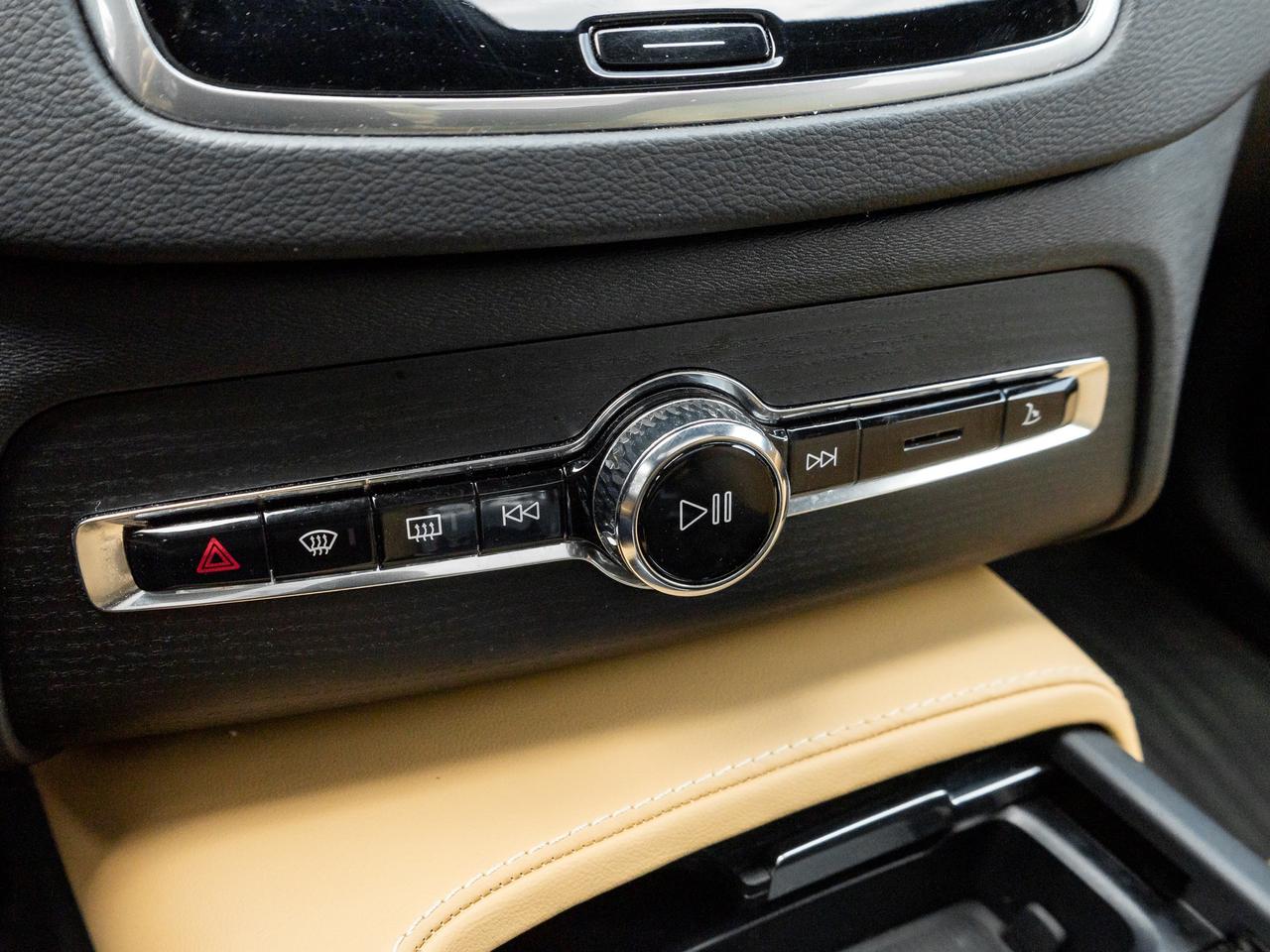 2024 Volvo XC90 Plug-In Hybrid T8 eAWD PHEV Ultimate 7-Seater TRADE IN  VOLVO CPO Photo