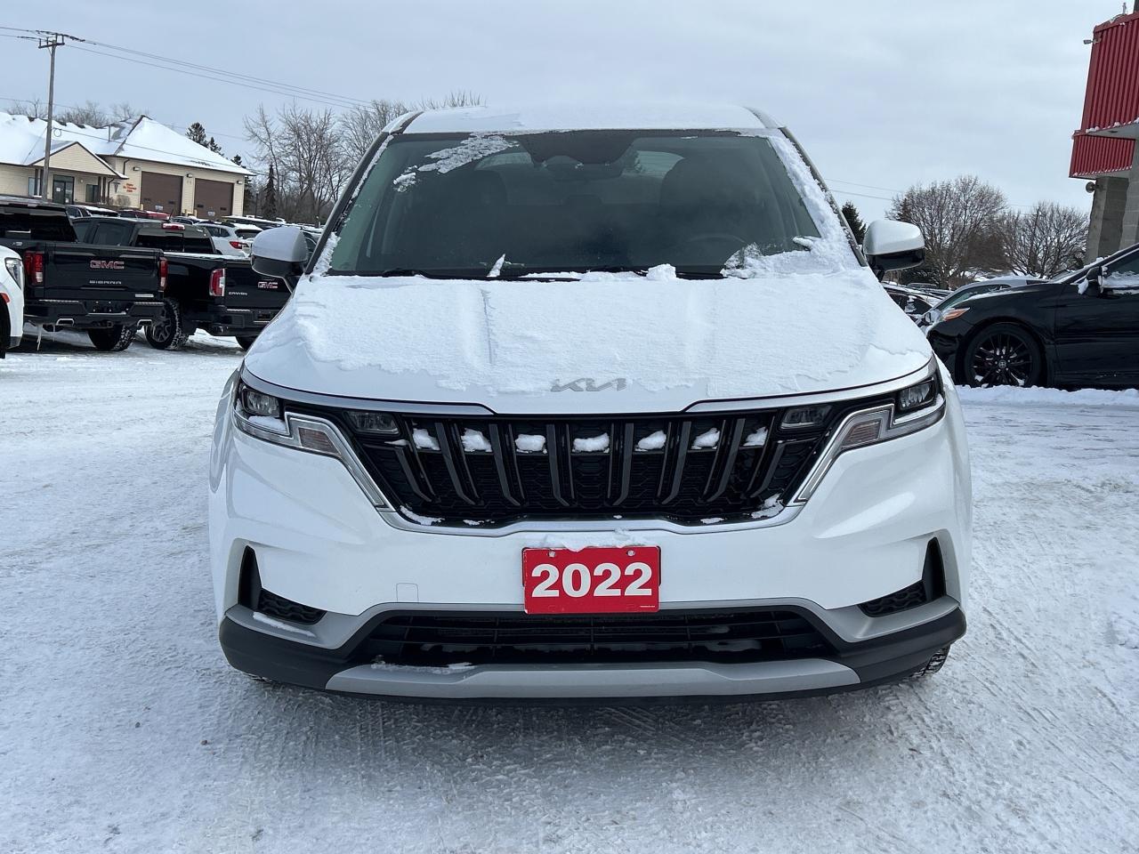 2022 Kia Carnival LX, 8 PASSENGER, CLEAN CARFAX, BACK UP CAMERA! Photo