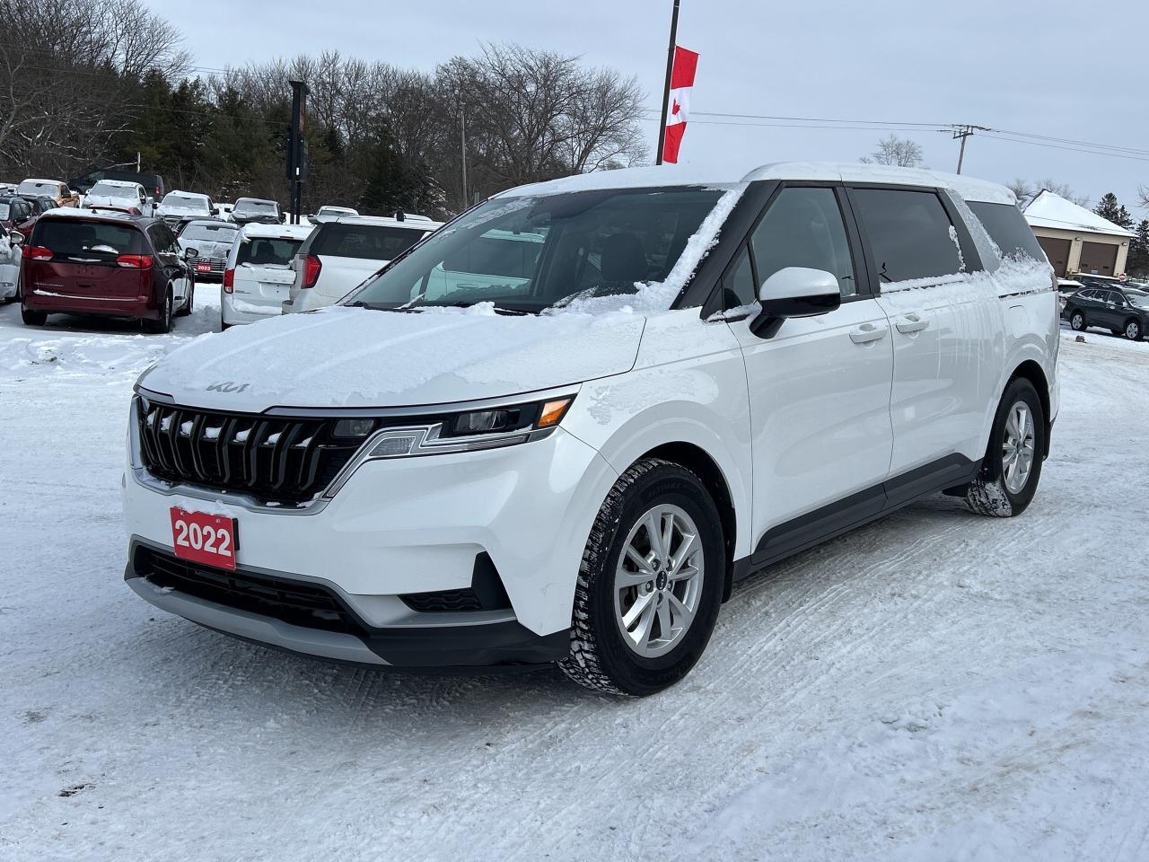 2022 Kia Carnival LX, 8 PASSENGER, CLEAN CARFAX, BACK UP CAMERA! Photo