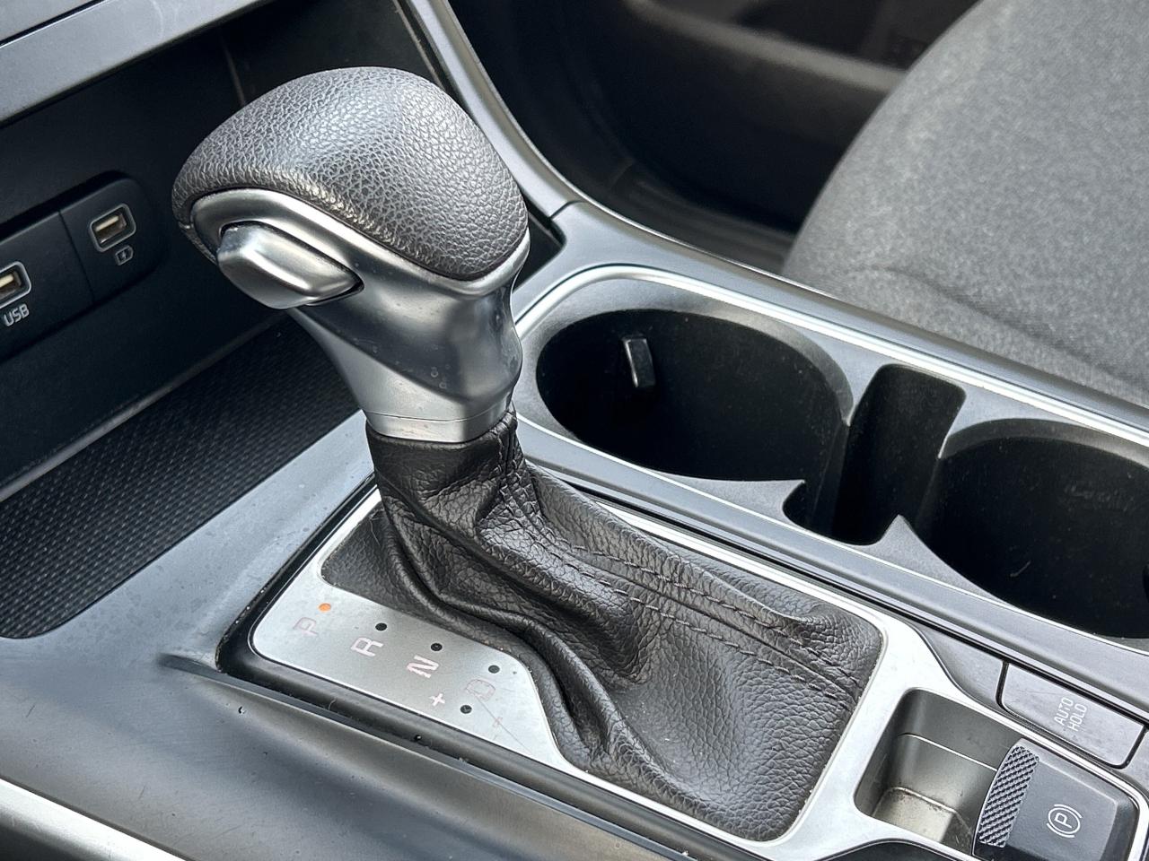 2022 Kia Carnival LX, 8 PASSENGER, CLEAN CARFAX, BACK UP CAMERA! Photo